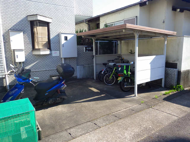 ネストＦ１ 屋根付きです