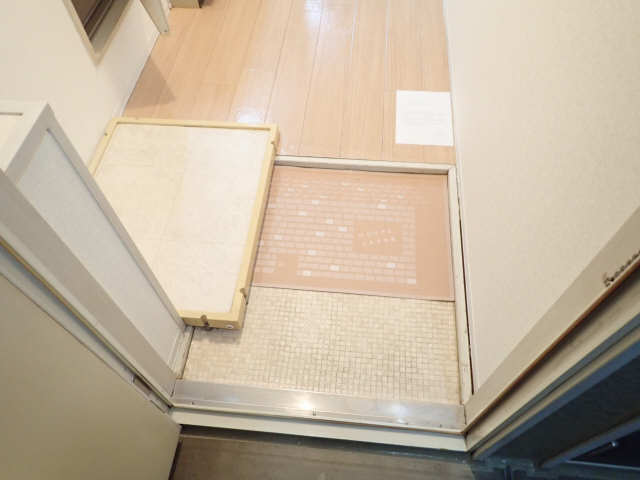 ドーミトリ前山Ｃ棟 玄関