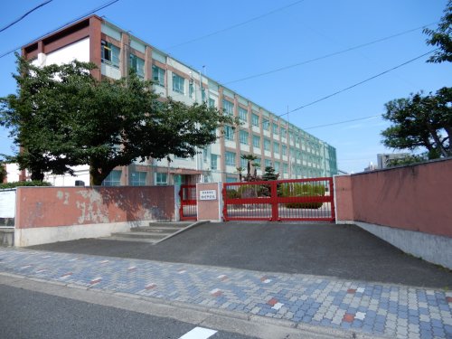 ラフィネ広路 【中学校】名古屋市立駒方中学校まで957ｍ