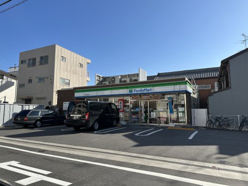 ＷＥＳＴ　ＶＩＬＬＡＧＥ 【コンビニエンスストア】ファミリーマート 瑞穂亀城町店まで647ｍ