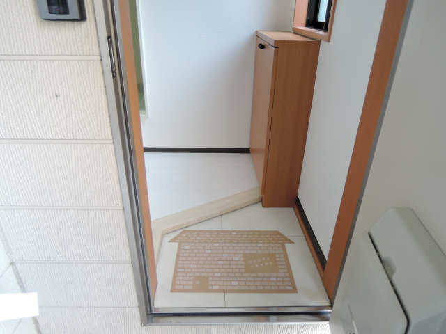 ドミール春岡 玄関
