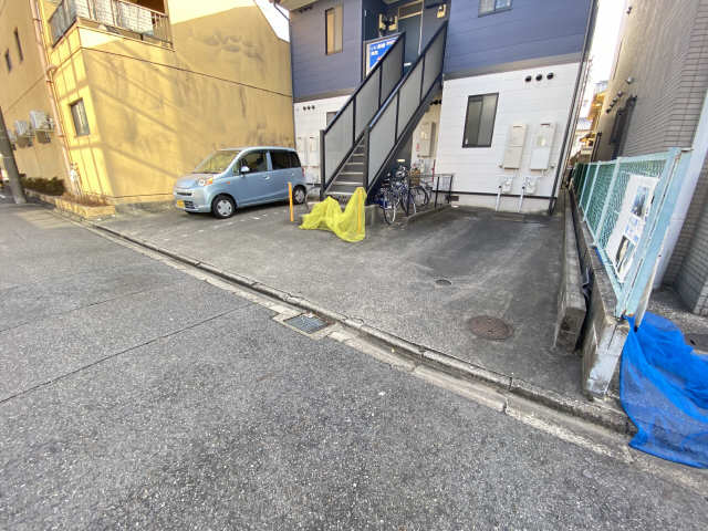 ドミール春岡 駐車場