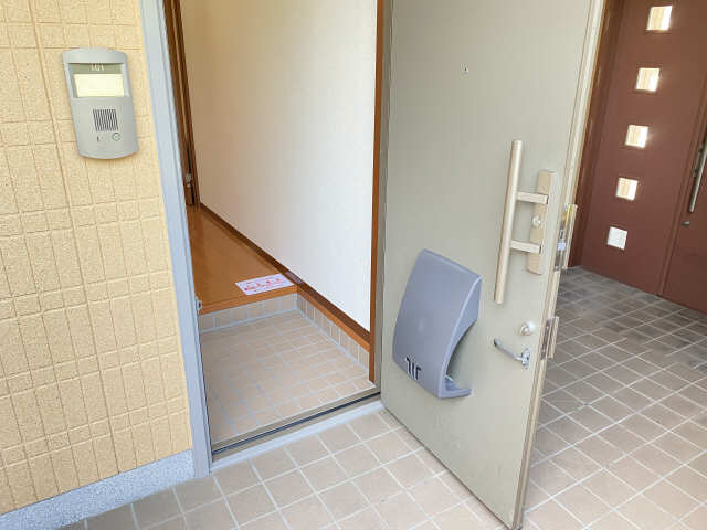 オレンジロード 玄関