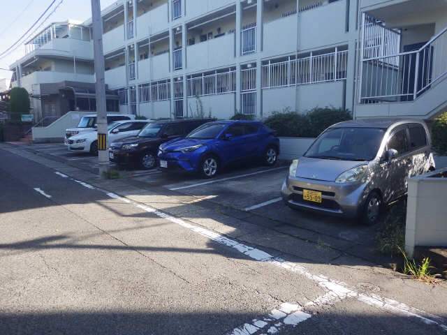 ラピュタ 駐車場