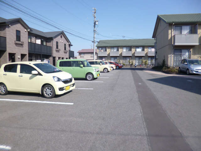 クレイドル寺山下Ｂ 駐車場