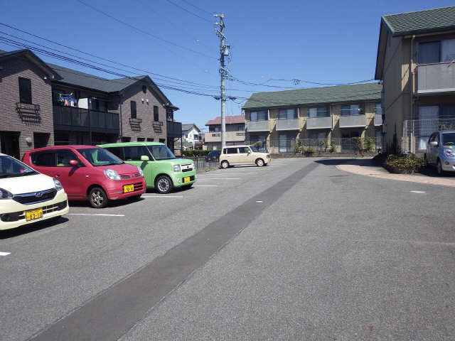 クレイドル寺山下Ｂ 駐車場