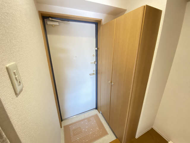 アヴェニューコート中野Ｃ棟 玄関