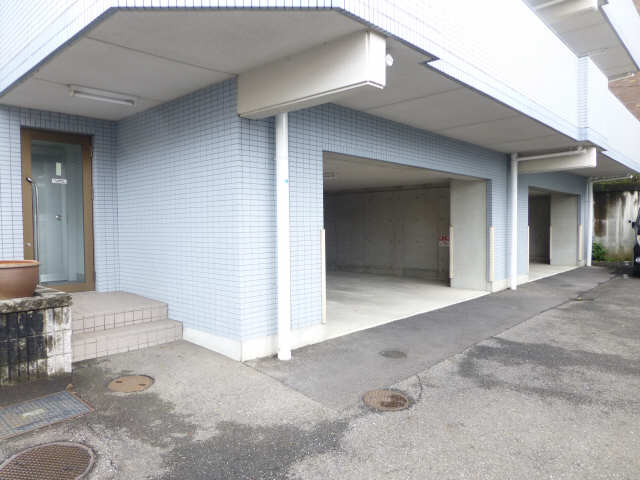 シャトレット四ッ谷 駐車場
