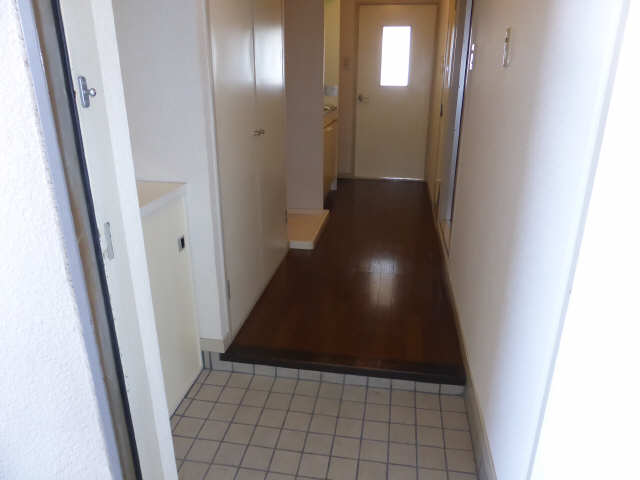 エクセルフジタ 玄関