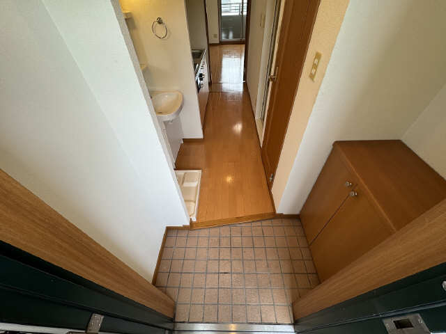 クレスト本山 玄関