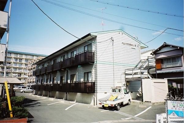 ベルハウス和地山B 外観
