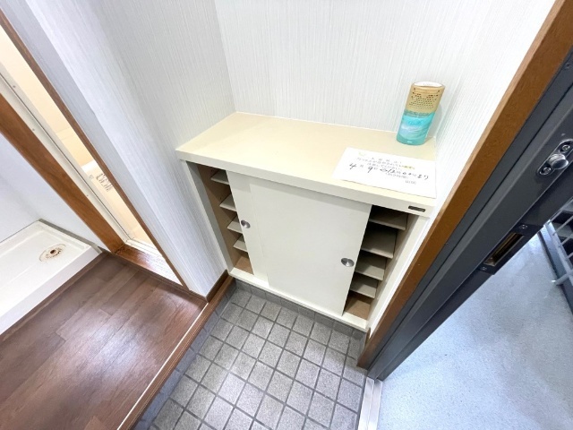 コスモタウン原 玄関