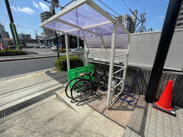 コスモタウン原 駐車場