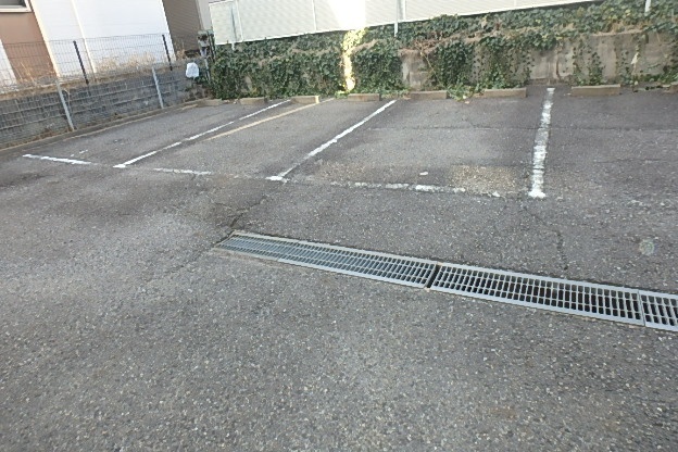 トリコロールハウス加藤 駐車場