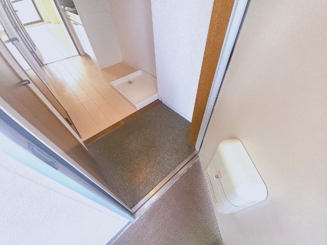 長谷川１７番館 玄関