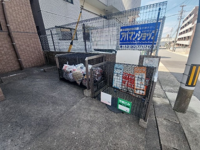 長谷川１７番館 駐車場