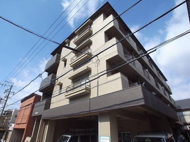 東からの朝日が入ってきます。