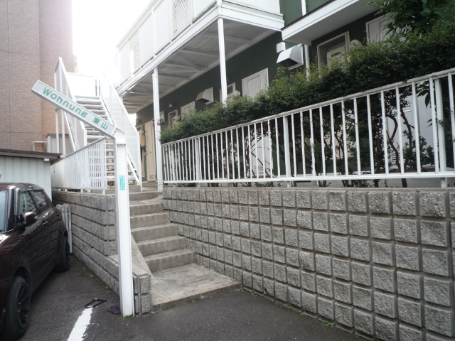 ヴォーヌング東山 エントランス