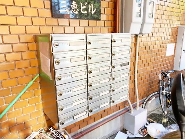 三恵ビル エントランス