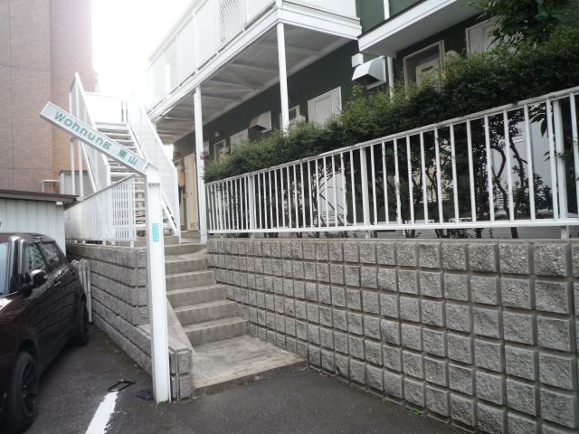 ヴォーヌング東山 エントランス