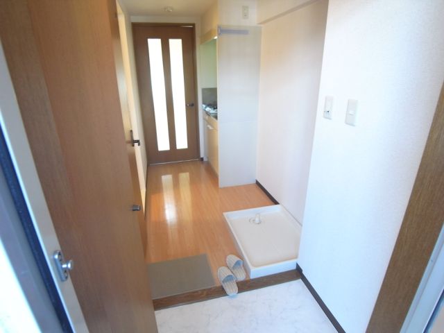 長谷川１７番館 玄関