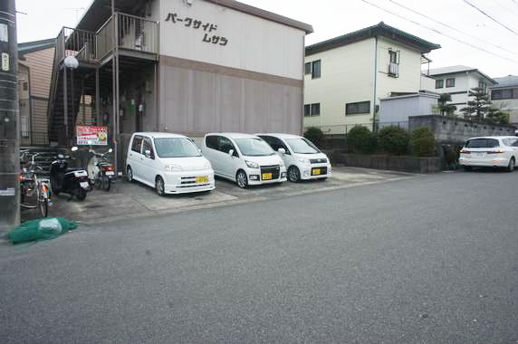 パークサイドムサシ 駐車場です。