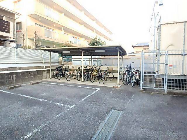 トリコロールハウス加藤 駐車場
