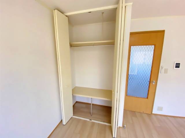 アネックス平和が丘Ⅱ 大容量のクローゼット。一人分の荷物も余裕で収納できます。