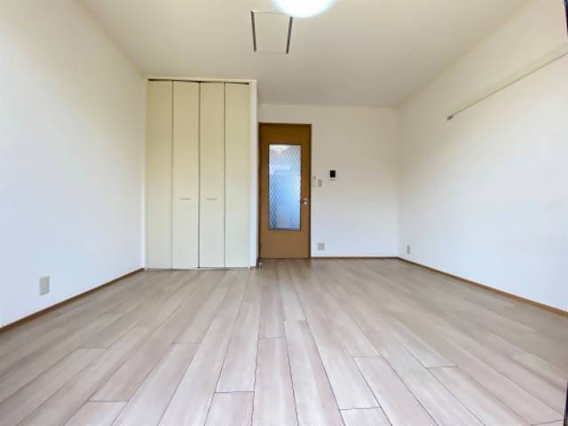 アネックス平和が丘Ⅱ 広々８帖ある居室です