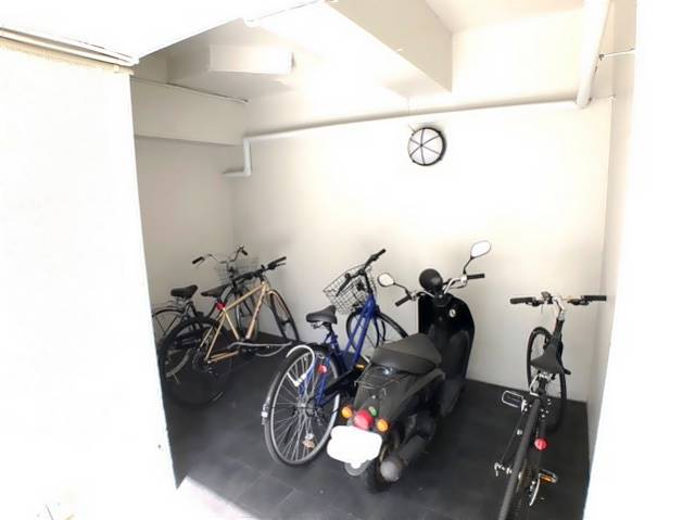 八事ミズキンビル 駐車場
