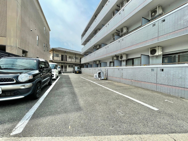 グレイス塩釜 駐車場