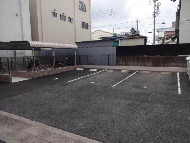 エタージュ 駐車場