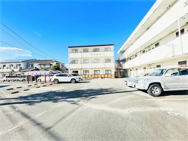 エグゼ３ 駐車場