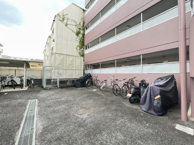 トリコロールハウス加藤 駐車場