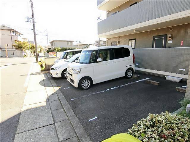 サンライズ高間 駐車場