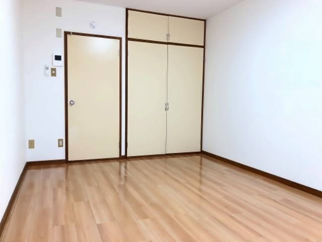 エスポワール雅 ベランダから見た居室です