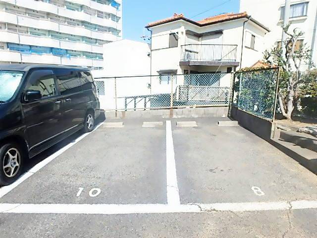 メゾン西畑 駐車場