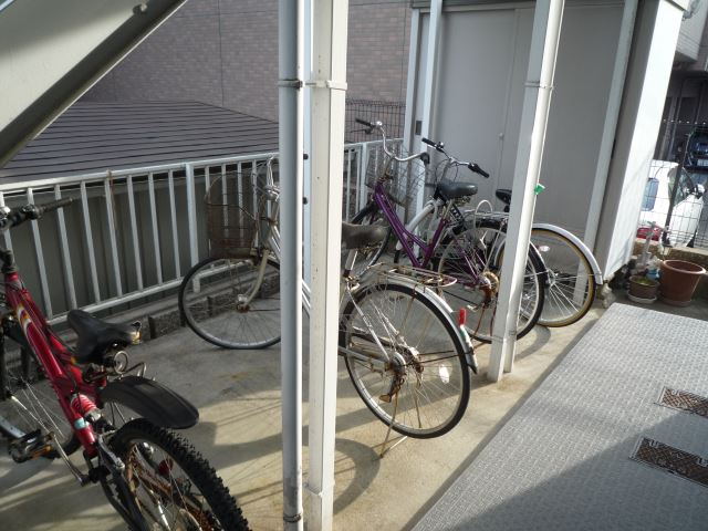 ヴォーヌング東山 駐輪場