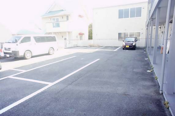 アーバンアオヤマ 駐車場