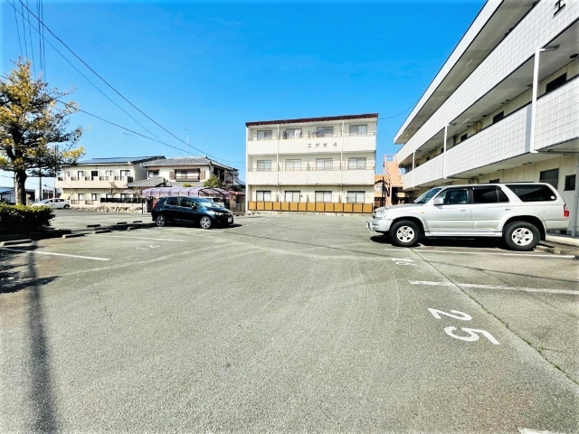 エグゼ３ 駐車場