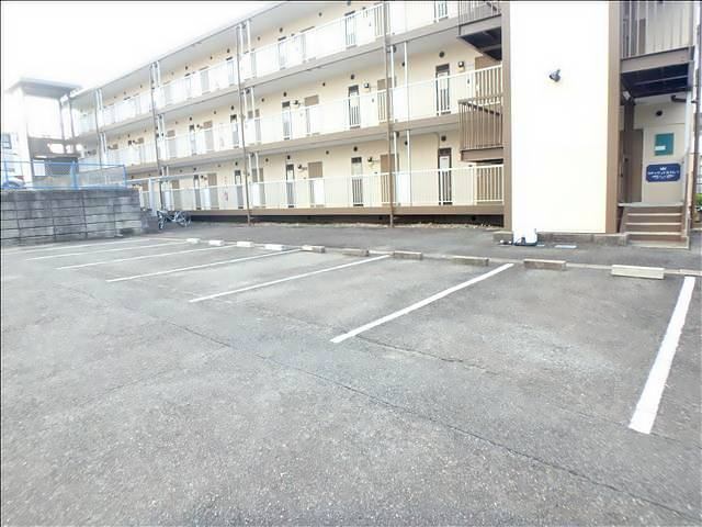 リバーサイドミキムラ 駐車場