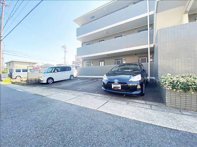 サンライズ高間 駐車場