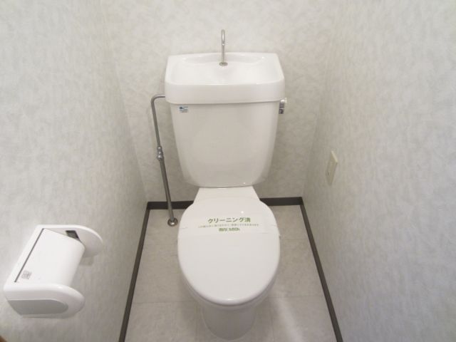 ＫＯＮＳＯＲＴＥ松原 きれいに掃除されたトイレ