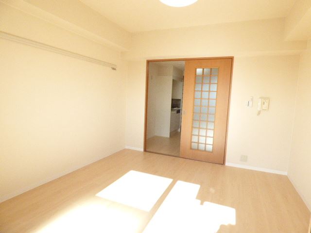 グランドール栄生 日当たりの気持ちいいお部屋です。
