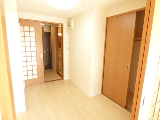 グランドール栄生 ダイニングも広々しています。