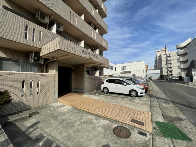 ワンライフ原 駐車場