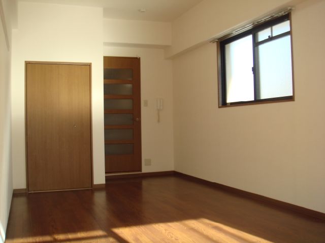 岡地レジデンス笹島 居室