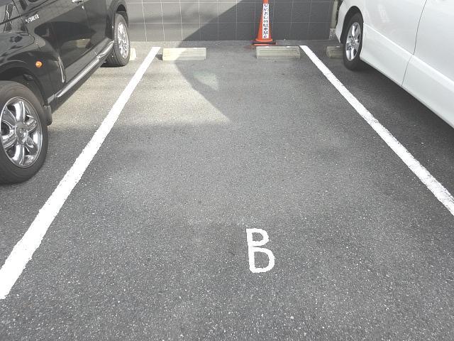 トリニティ那古野 駐車場