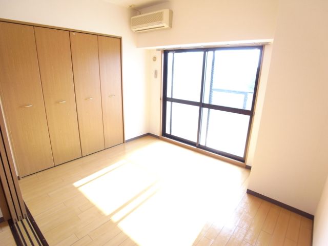 ヤマトマンション大須Ⅴ 南向きの日当たりの良いお部屋