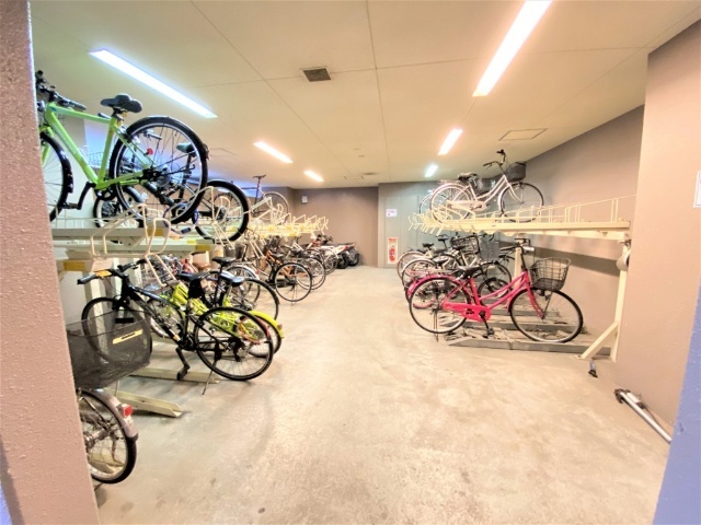 ロイヤルシーズ 駐車場